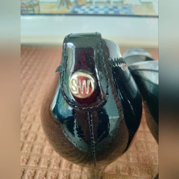Stuart Weitzman Open Toed Patent Leather Pumps. Size 8M. Very Good Condition. - Picture 5 of 9